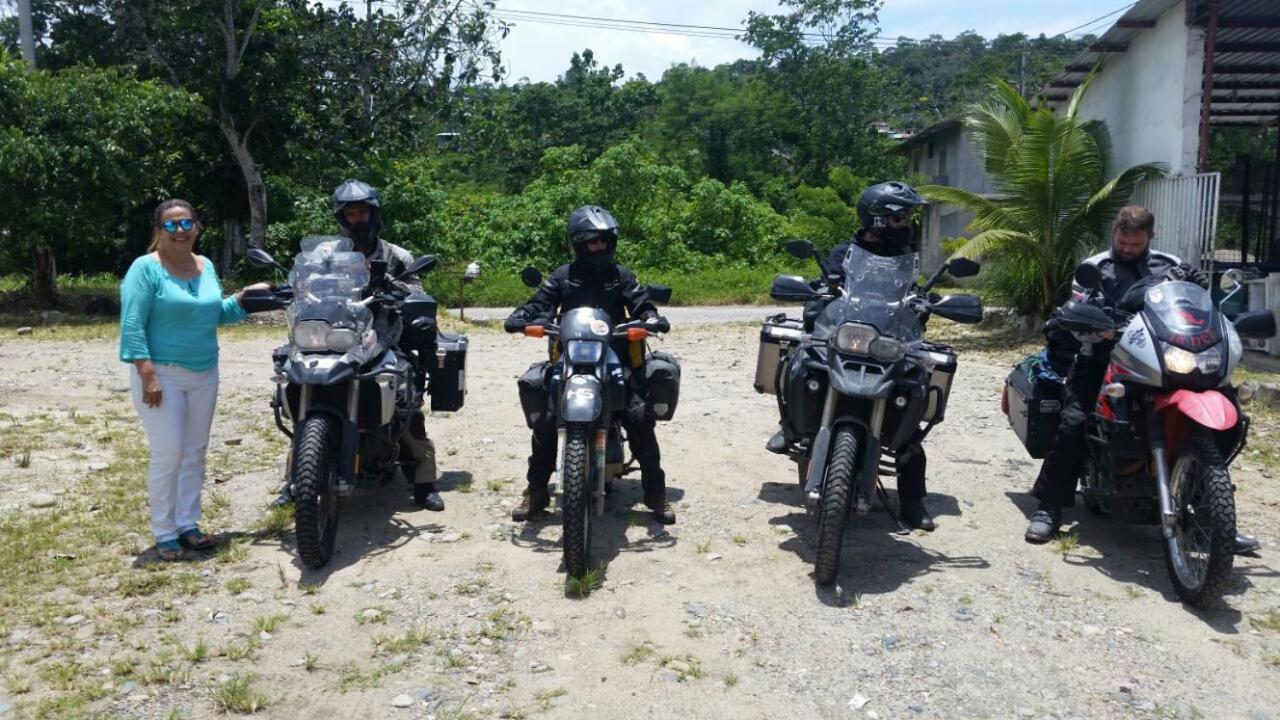 ホテル Zumag Sisa テナ エクステリア 写真